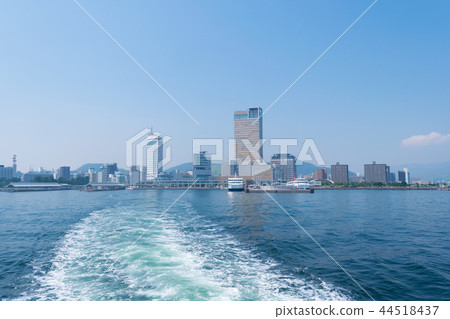 乘坐渡輪從海上欣賞高松港 44518437