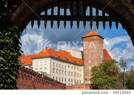 Gate View of Wawel Castle in Krakow 44518984