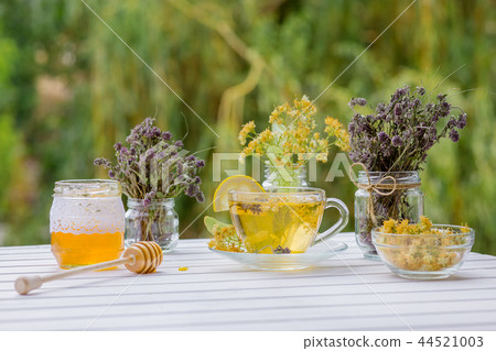Linden inflorescences, herbal tea, view from high Linden inflorescences, herbal tea, view from high 44521003