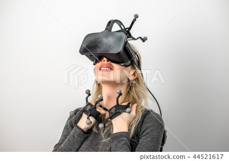 Standard equipment girl in virtual reality club 44521617
