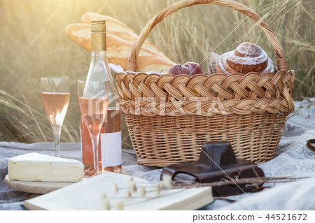 Picnic in the meadow 44521672