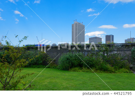 我們可以從食物和綠色空中花園看到陽光城 我們可以從食物和綠色空中花園看到陽光城 44521795