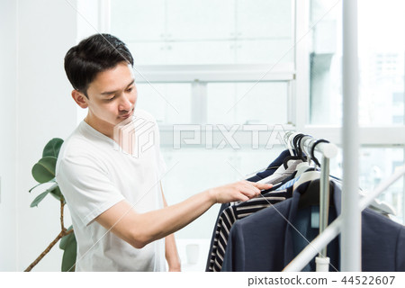 Men choosing clothes Men choosing clothes 44522607