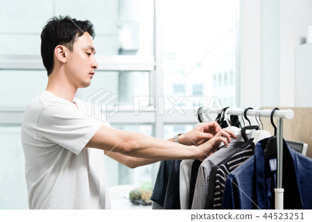 享受時尚的商人 44523251