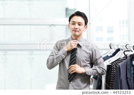 享受時尚的商人 44523253