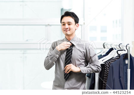 享受時尚的商人 44523254