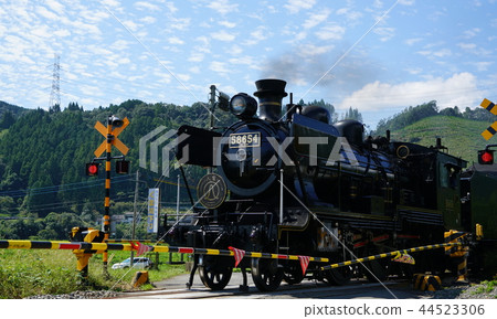 SL Hitoyoshi running on the Hezu Line in Kyushu - Stock Photo
