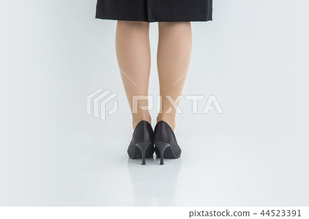 [與剪切路徑]女商人的雙腿 44523391