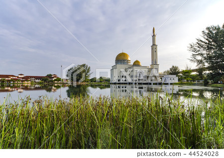 Tranquil lake surrounding floating Mosque Tranquil lake surrounding floating Mosque 44524028