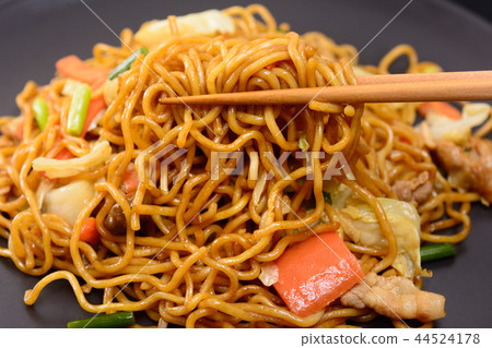 Delicious sauce fried noodles 44524178