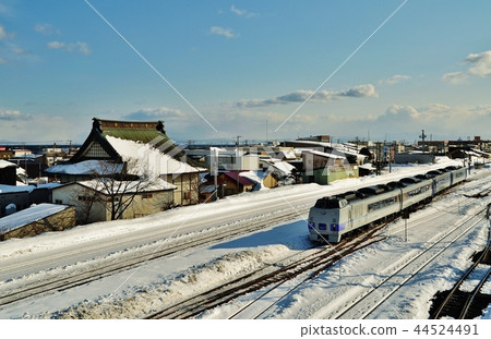 在室蘭干線上運行的快速北斗（Kiha 183系列） 44524491