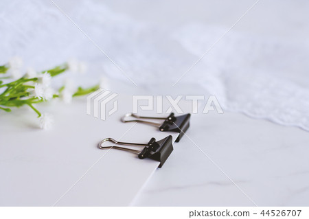 Binder clip binding paper card with flower decor 44526707