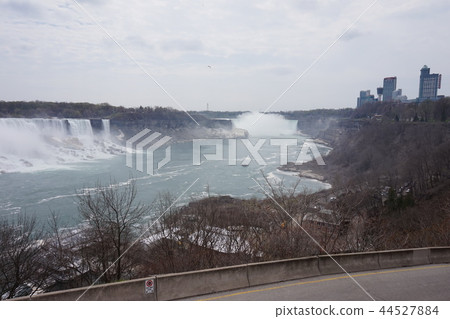 Niagara Falls 44527884