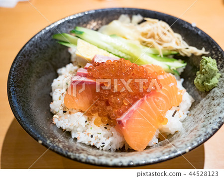 生魚片飯 44528123