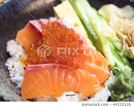 Raw fish meal Raw fish meal 44528126