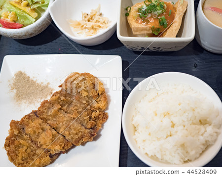 Fried steak 44528409