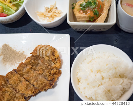 炸牛排 炸牛排 44528413