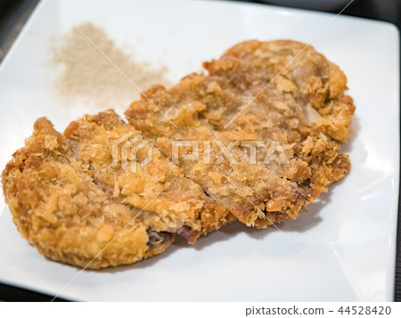 炸牛排 炸牛排 44528420