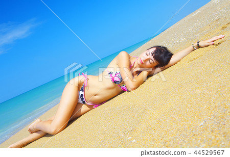 shore diagonal 44529567