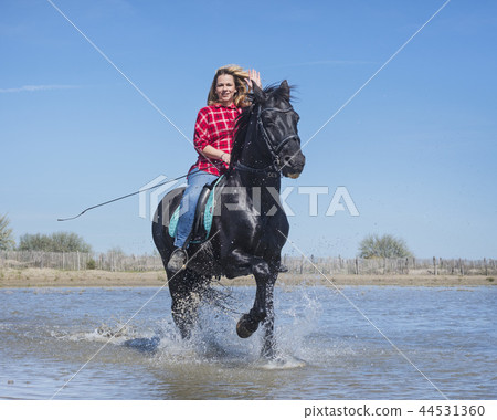 riding woman on the beach 44531360