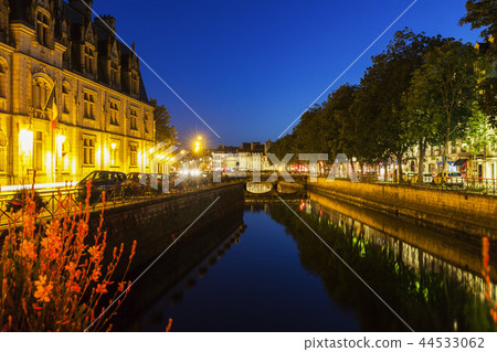 Quimper architecture along the river 44533062