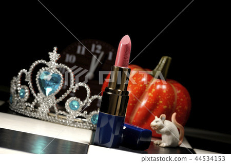 Cinderella lip Cinderella lip 44534153