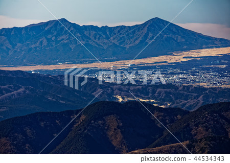 Atagoyama and Gotenba city seen from the Tanzawa Omotehon and Sannoto 44534343