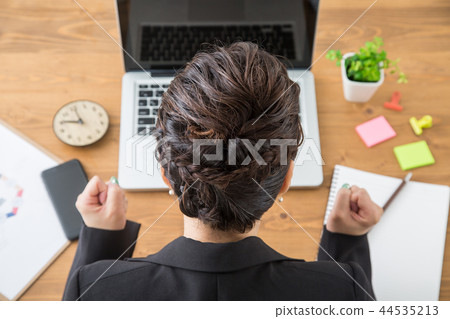 A woman who poses a gut 44535213