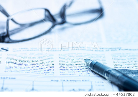 與英國報紙和鋼筆的企業圖像 與英國報紙和鋼筆的企業圖像 44537808