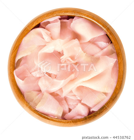 Gari, pickled sushi ginger in wooden bowl 44538762