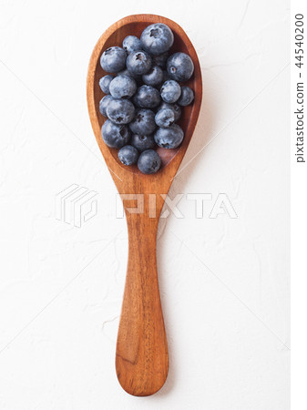 Fresh raw organic blueberries on wooden spoon 44540200