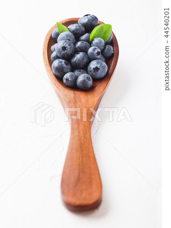 Fresh raw organic blueberries with leaf on wood 44540201