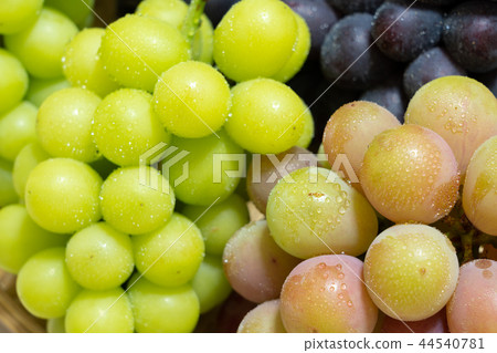 Grapes (Assorted) 44540781