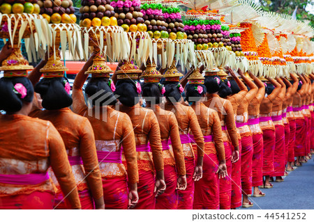 Balinese women with religious offering Balinese women with religious offering 44541252