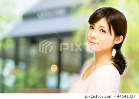女子 44541327