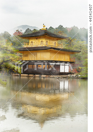 Kinkakuji水彩繪畫，秋葉在京都，日本 44541407