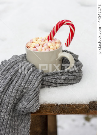 ceramic mug with hot chocolate  44542178