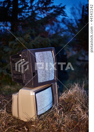 TV no signal in grass 44543142