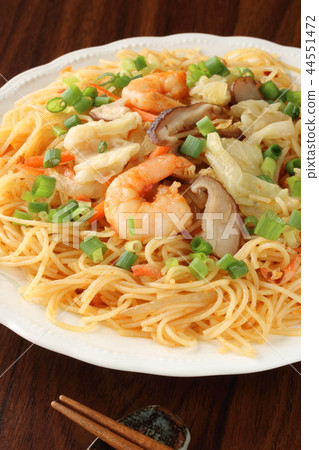 Grilled rice noodle 44551472