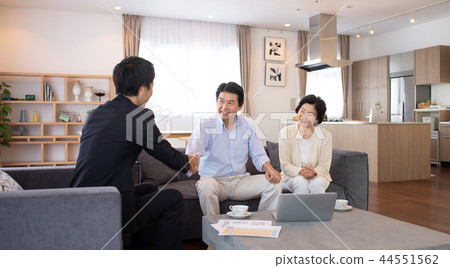 資深夫婦客廳商人圖像 44551562