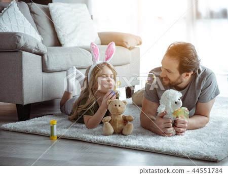 Positive father and daughter playing together at home  44551784