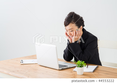 閉上你的眼睛女商人 44553222