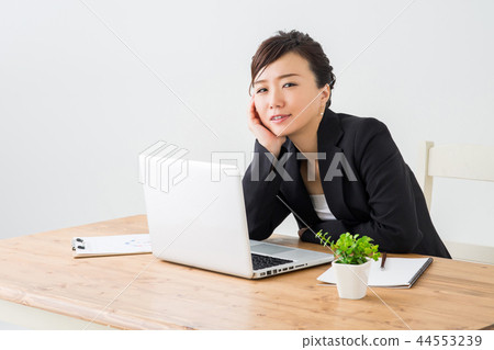 沒有動力的女商人 沒有動力的女商人 44553239
