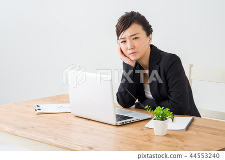 脾氣暴躁的女商人 44553240