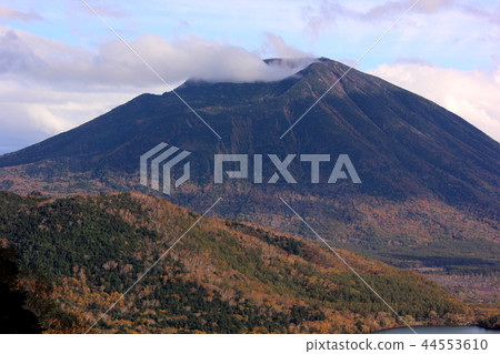 雲頂從山頂彈出的人身體山 雲頂從山頂彈出的人身體山 44553610