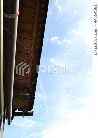 Roof and fence 44554061