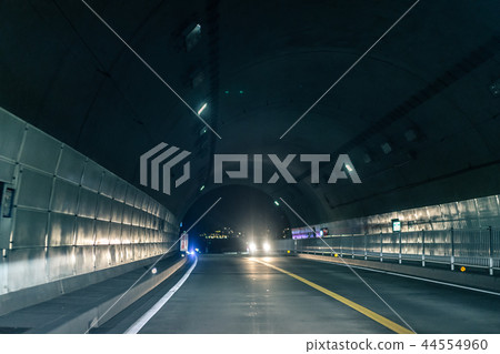 A tunnel 44554960