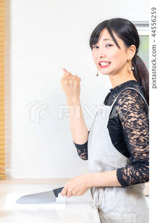 Young woman standing in the kitchen Young woman standing in the kitchen 44556259