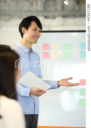 Business meeting 44561196