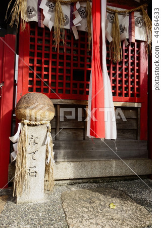 It is a scenery of the stone with a shrine of the tooth shrine in Umeda, Osaka It is a scenery of the stone with a shrine of the tooth shrine in Umeda, Osaka 44564633